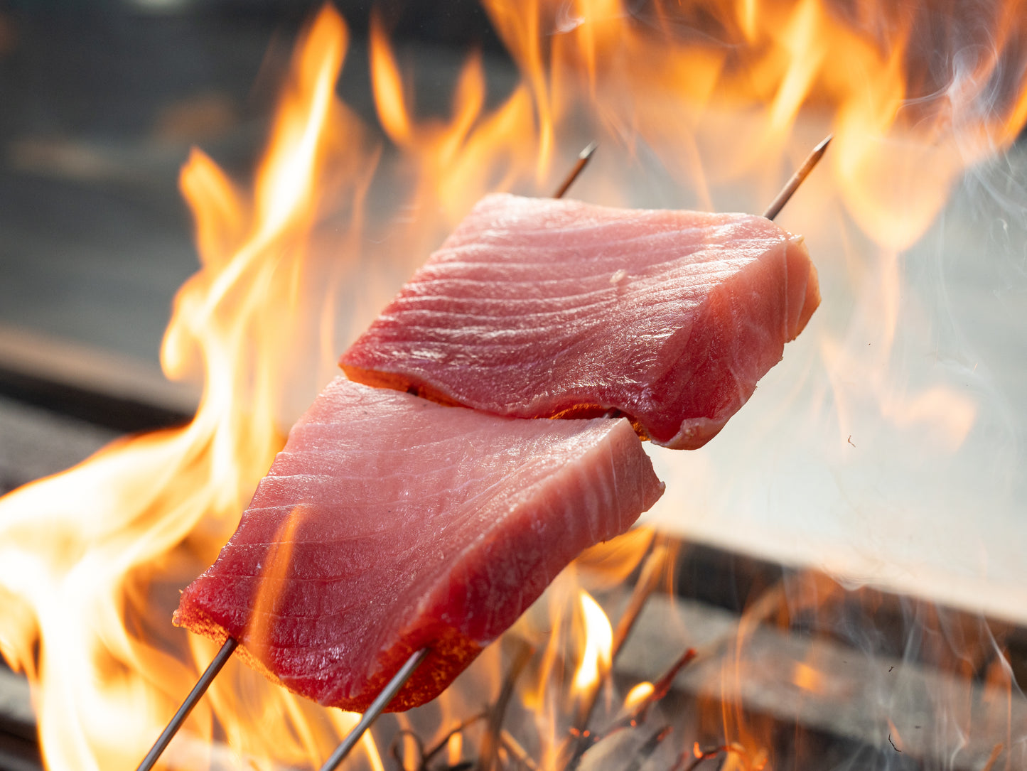 メバチマグロの中トロの藁焼き